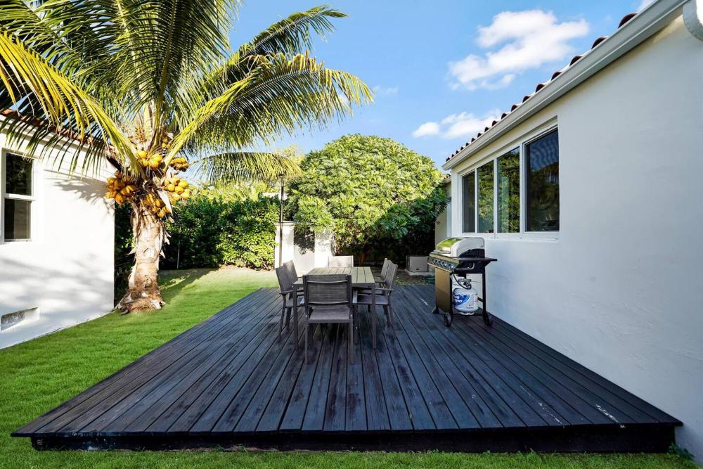Miami Art deco home by PMI